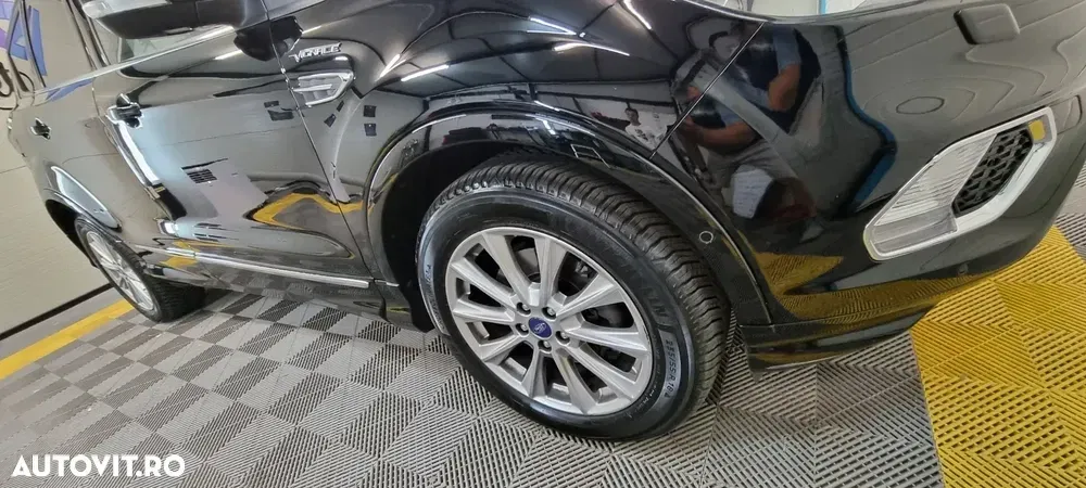 Ford Kuga II 2.0 TDCi 4WD Powershift Vignale — imagine 5