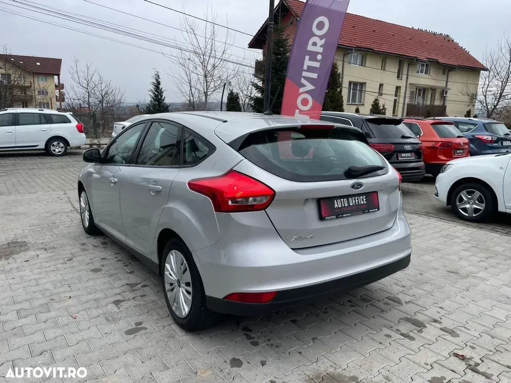 Ford Focus — imagine 5