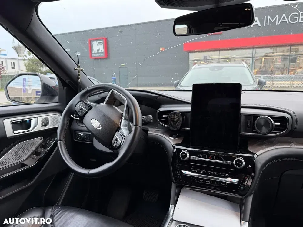 Ford Explorer 3.0 PHEV Platinum — imagine 3