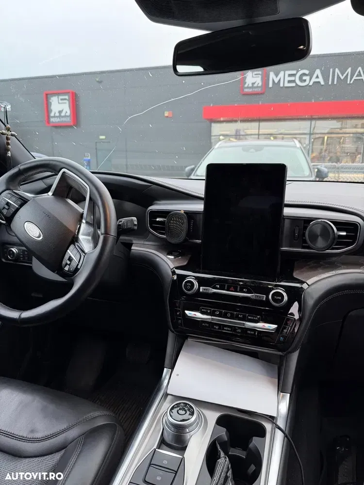 Ford Explorer 3.0 PHEV Platinum — imagine 5
