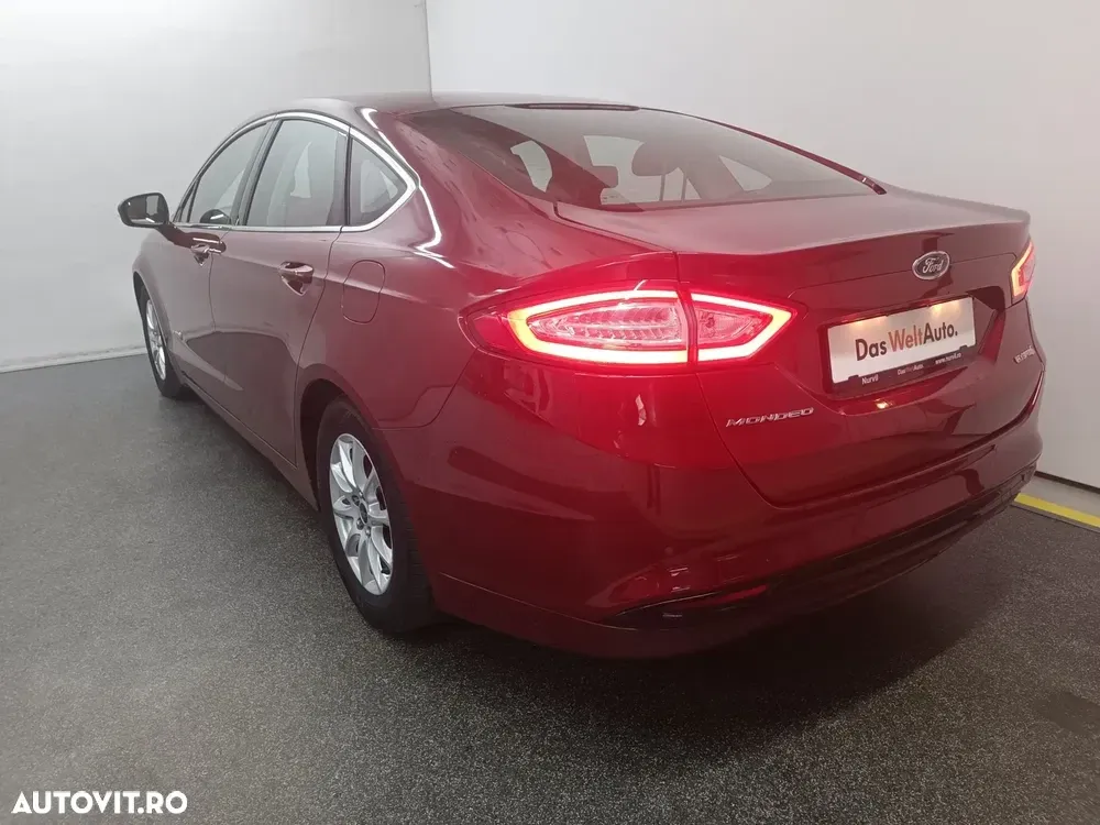 Ford Mondeo 2.0 Hybrid — imagine 3