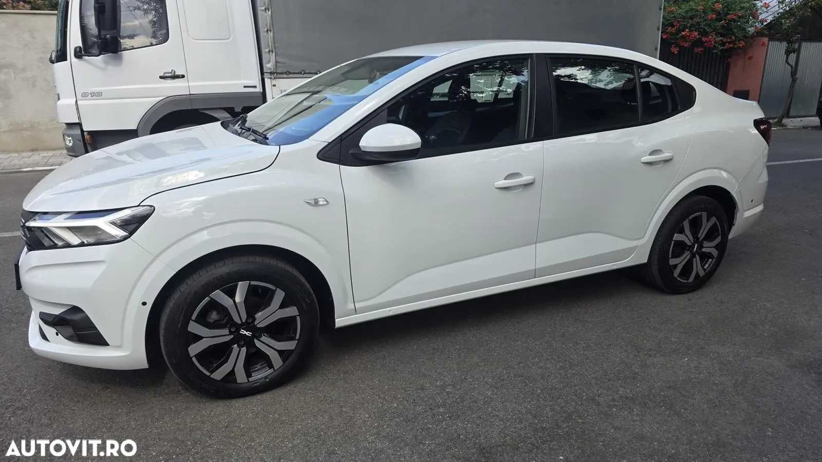 Dacia Logan III TCe 90 MT6 Journey — imagine 6