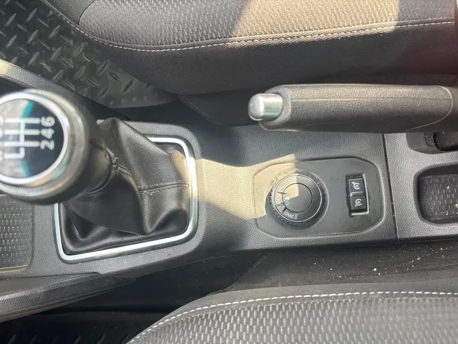 Dacia Duster 1.5 dCi 4x4 Ambiance — imagine 6