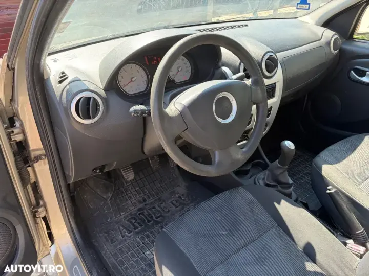 Dacia Logan I 1.6 16V MPI Laureate