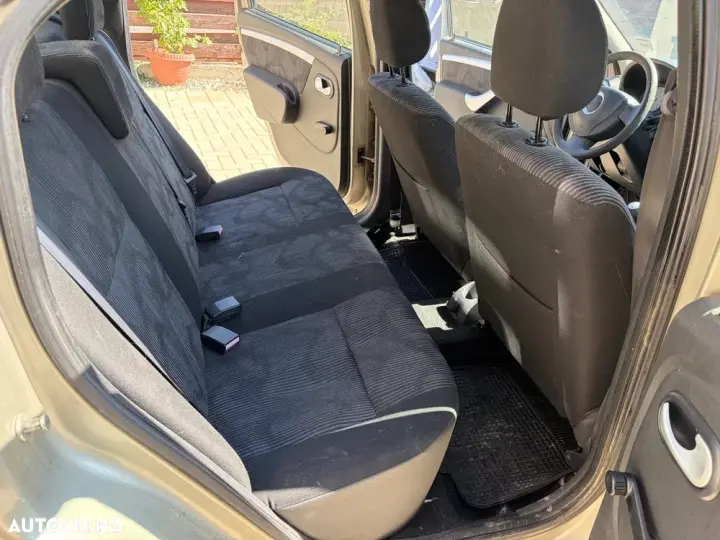 Dacia Logan I 1.6 16V MPI Laureate