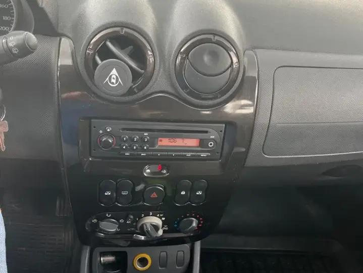 Dacia Duster I 1.6 4x2 Laureate