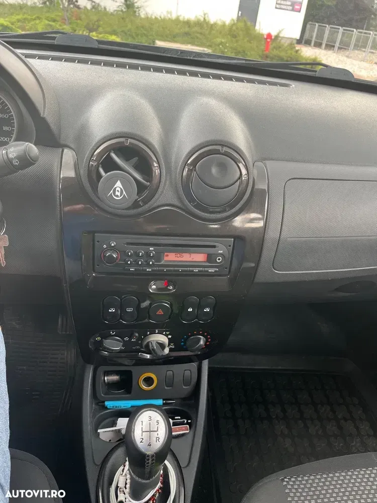 Dacia Duster I 1.6 4x2 Laureate — imagine 2