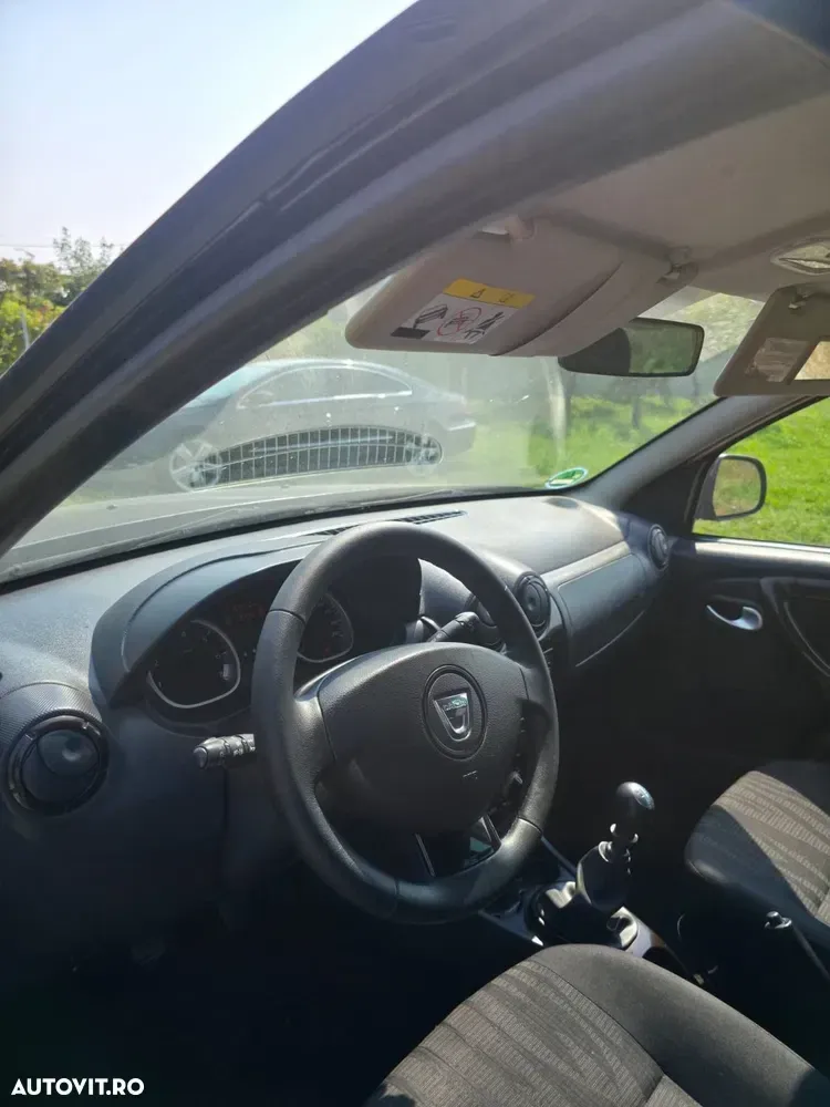 Dacia Duster 1.6 16V 105 4x4 Laureate — imagine 5