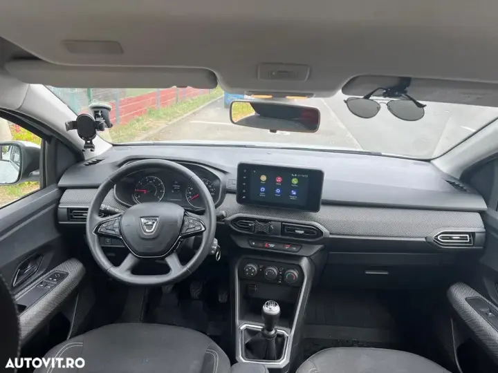 Dacia Logan III TCe 90 MT6 Expression