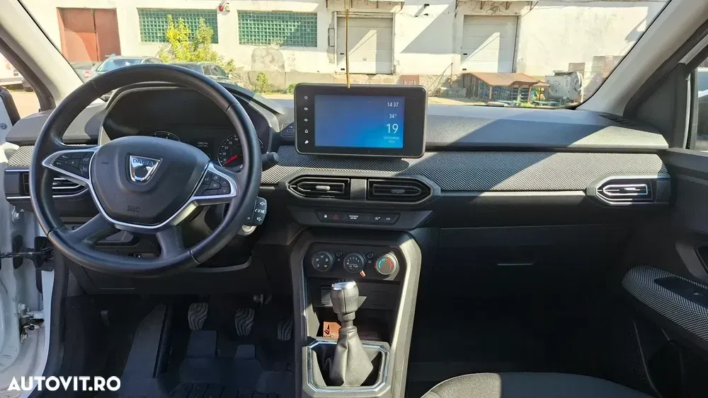 Dacia Logan III TCe 90 MT5 Expression — imagine 2