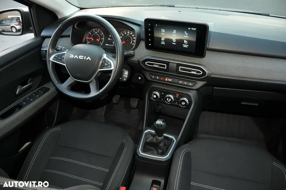 Dacia Logan III TCe 90 MT5 Comfort — imagine 4