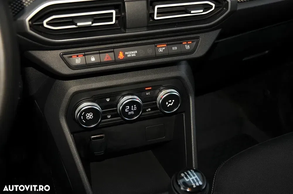 Dacia Logan III TCe 90 MT5 Comfort — imagine 6