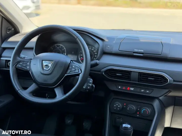 Dacia Logan III TCe 90 MT5 Essential