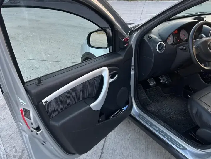 Dacia Sandero I 1.6 MPI Laureate