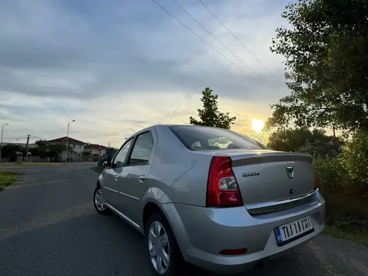 Dacia Logan I 1.6 16V Laureate
