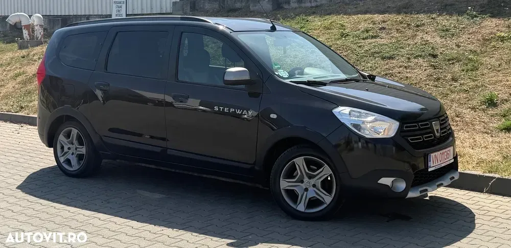 Dacia Lodgy 1.5 Blue dCi Stepway — imagine 2