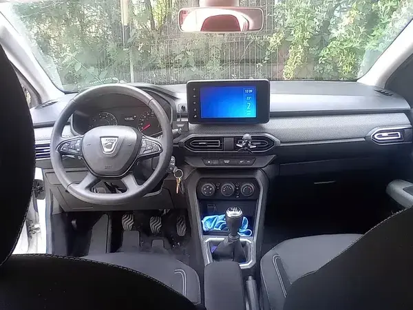 Dacia Logan III TCe 90 MT5 Essential