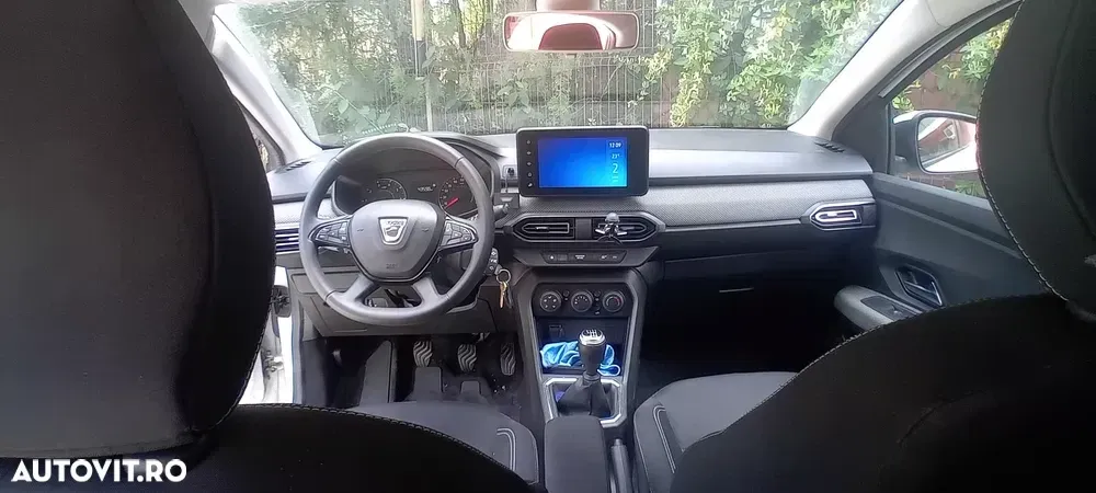 Dacia Logan III TCe 90 MT5 Essential — imagine 2