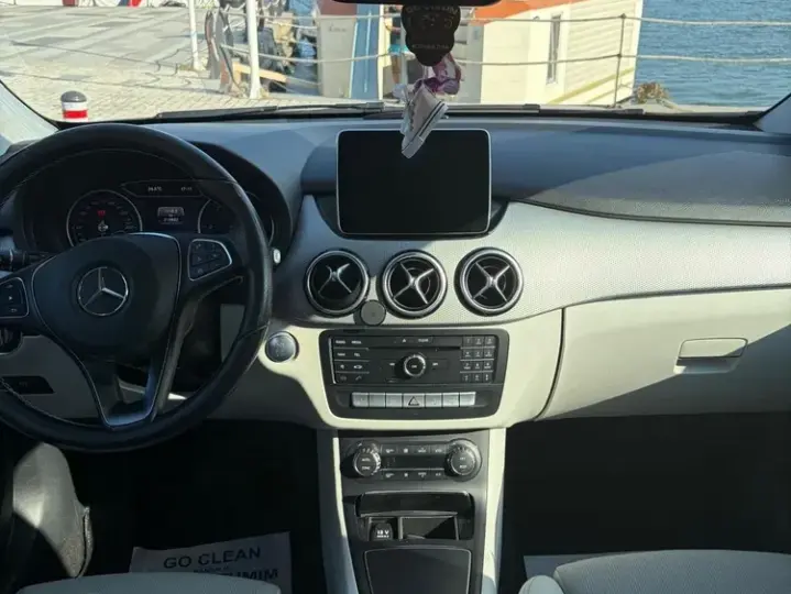 Mercedes-Benz B 220 W246
