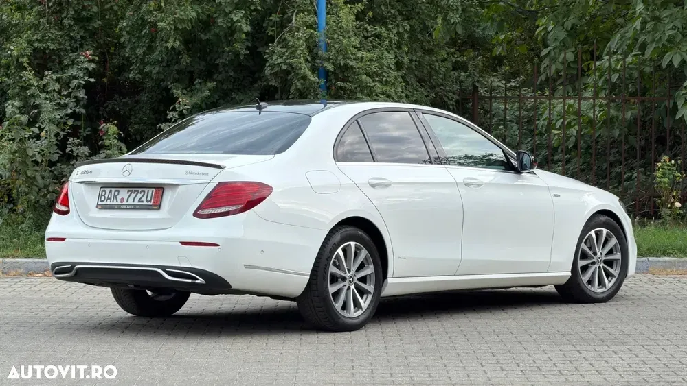 Mercedes-Benz E — imagine 3