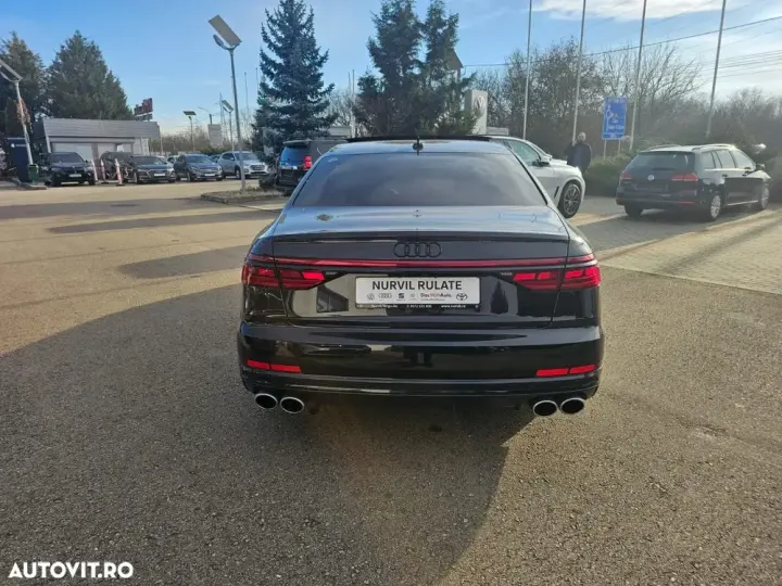 Audi S8