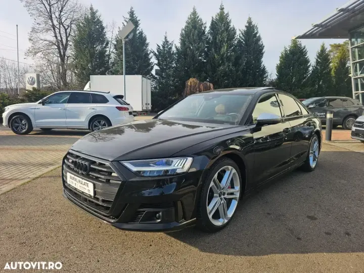 Audi S8