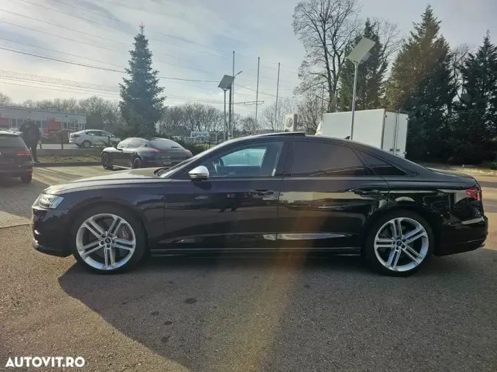 Audi S8