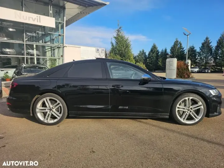 Audi S8