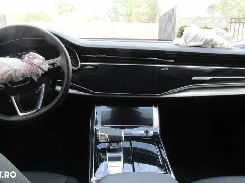 Audi Q8 SUV TFSI quattro 250 kW tiptronic