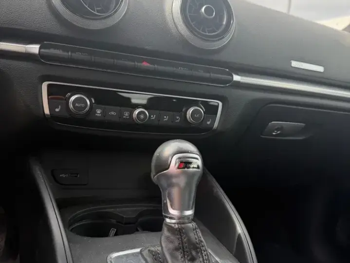 Audi A3 Limuzina 8V 2.0 40 TFSI S tronic Sport