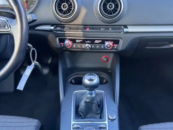 Audi A3 Limuzina 8V 2.0 TDI S line Sportpaket