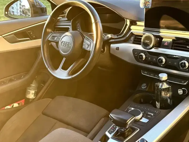 Audi A4 Limuzina B9 2.0 TDI S tronic