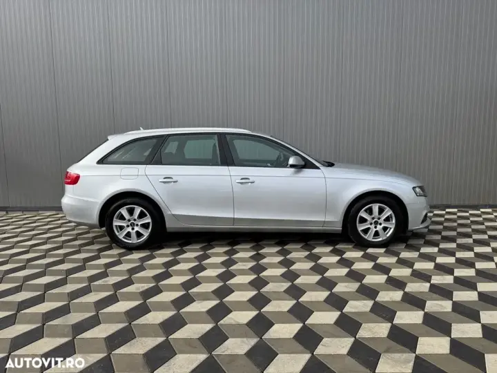 Audi A4 Avant B8 2.0 TDI DPF multitronic Attraction