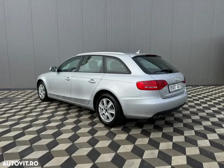 Audi A4 Avant B8 2.0 TDI DPF multitronic Attraction