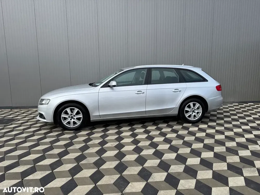 Audi A4 Avant B8 2.0 TDI DPF multitronic Attraction — imagine 2