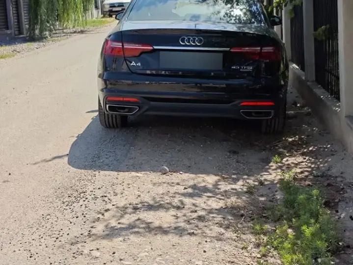 Audi A4 Limuzina 45 TFSI quattro MHEV S tronic Advanced