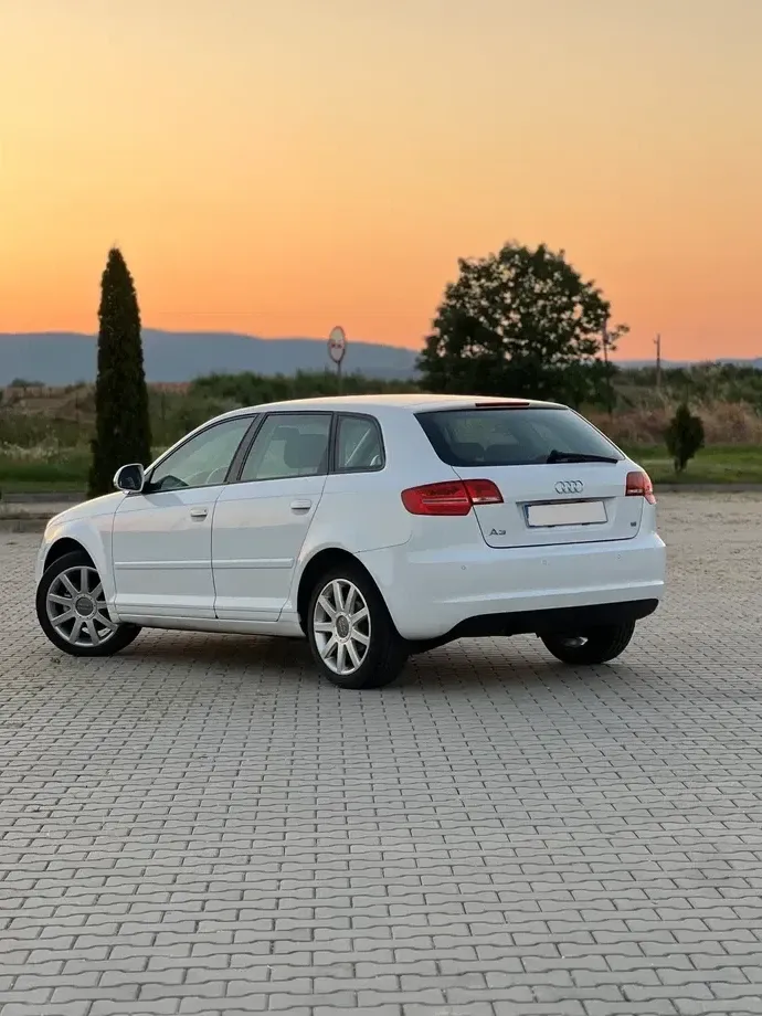 Audi A3 Sportback 8P 1.6 Attraction — imagine 2