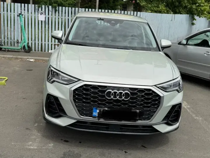 Audi Q3 F3