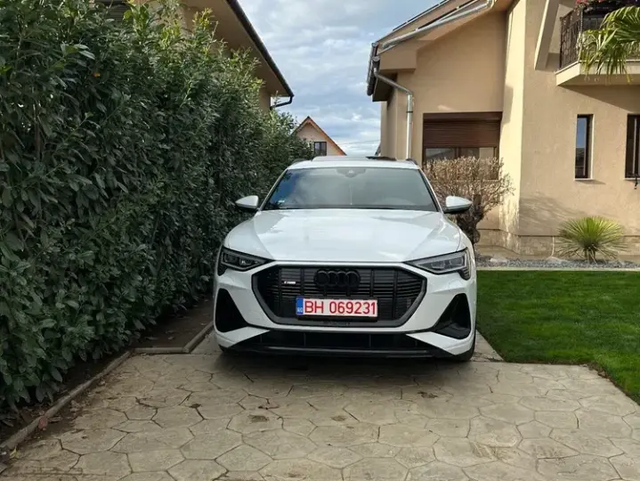 Audi e-tron 50 quattro S line