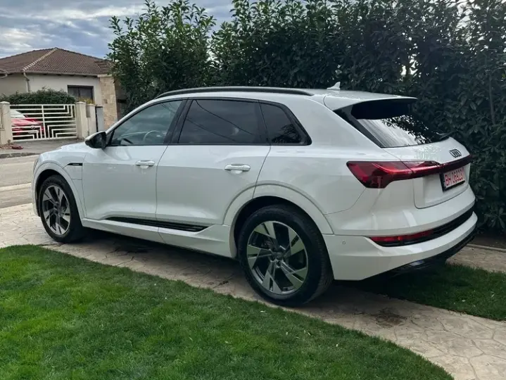 Audi e-tron 50 quattro S line