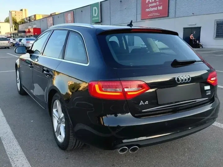 Audi A4 Avant B8 2.0 TDI DPF quattro Attraction