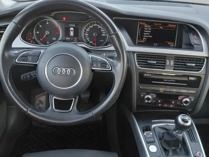 Audi A4 Avant B8 2.0 TDI DPF quattro Attraction