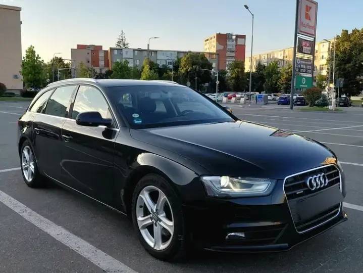 Audi A4 Avant B8 2.0 TDI DPF quattro Attraction