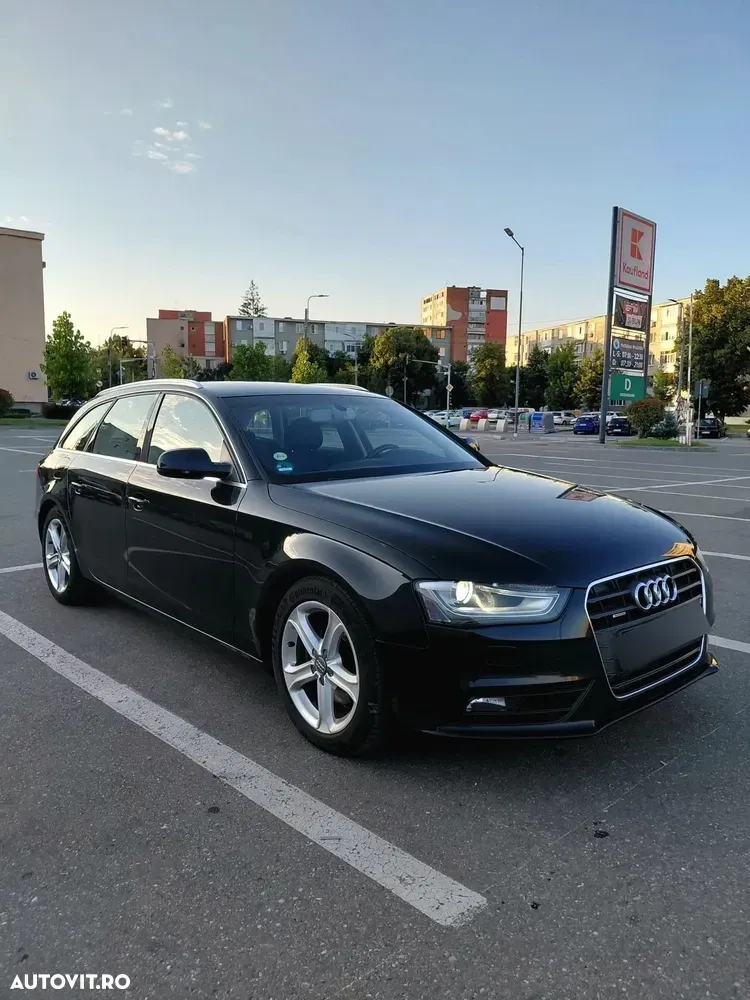 Audi A4 Avant B8 2.0 TDI DPF quattro Attraction — imagine 2