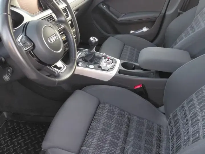 Audi A4 Avant B8 2.0 TDI DPF quattro Attraction