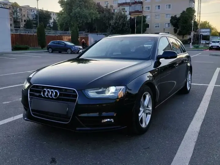 Audi A4 Avant B8 2.0 TDI DPF quattro Attraction