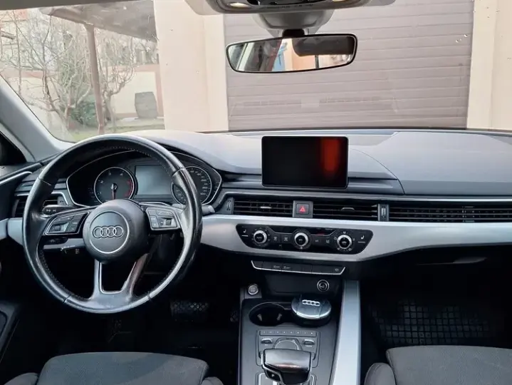 Audi A4 Limuzina B9 2.0 TDI S tronic