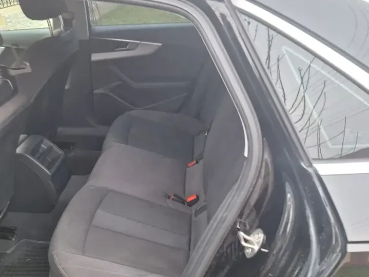Audi A4 Limuzina B9 2.0 TDI S tronic