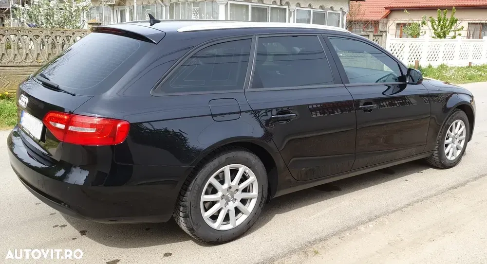 Audi A4 Avant B8 2.0 TDI DPF quattro S tronic Attraction — imagine 6