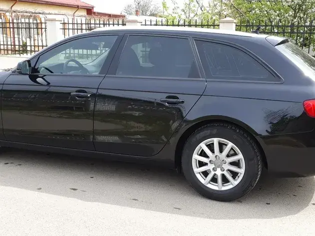 Audi A4 Avant B8 2.0 TDI DPF quattro S tronic Attraction